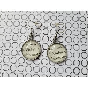 Violet and Xaden pendant earrings made with Fourth Wing book pages